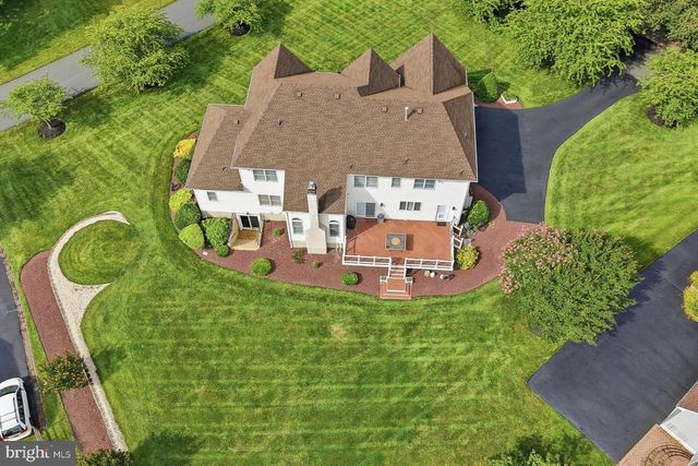 28 W PERIWINKLE LN, Newark, DE 19711