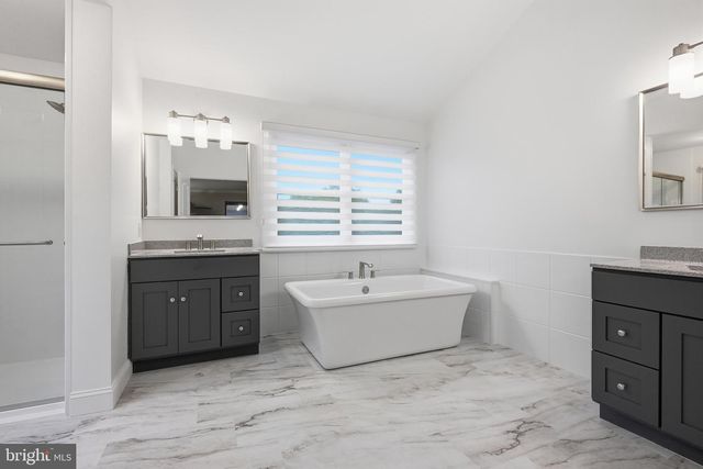 28 W PERIWINKLE LN, Newark, DE 19711
