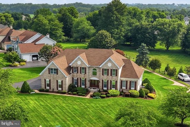 28 W PERIWINKLE LN, Newark, DE 19711