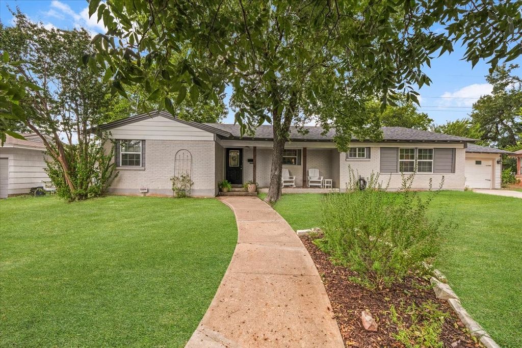 3721 London Lane, Richland Hills, TX 76118