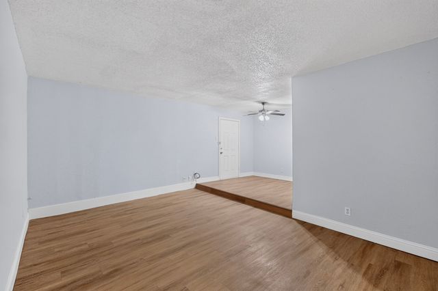 6814 Trail Lake Drive B, Fort Worth, TX 76133