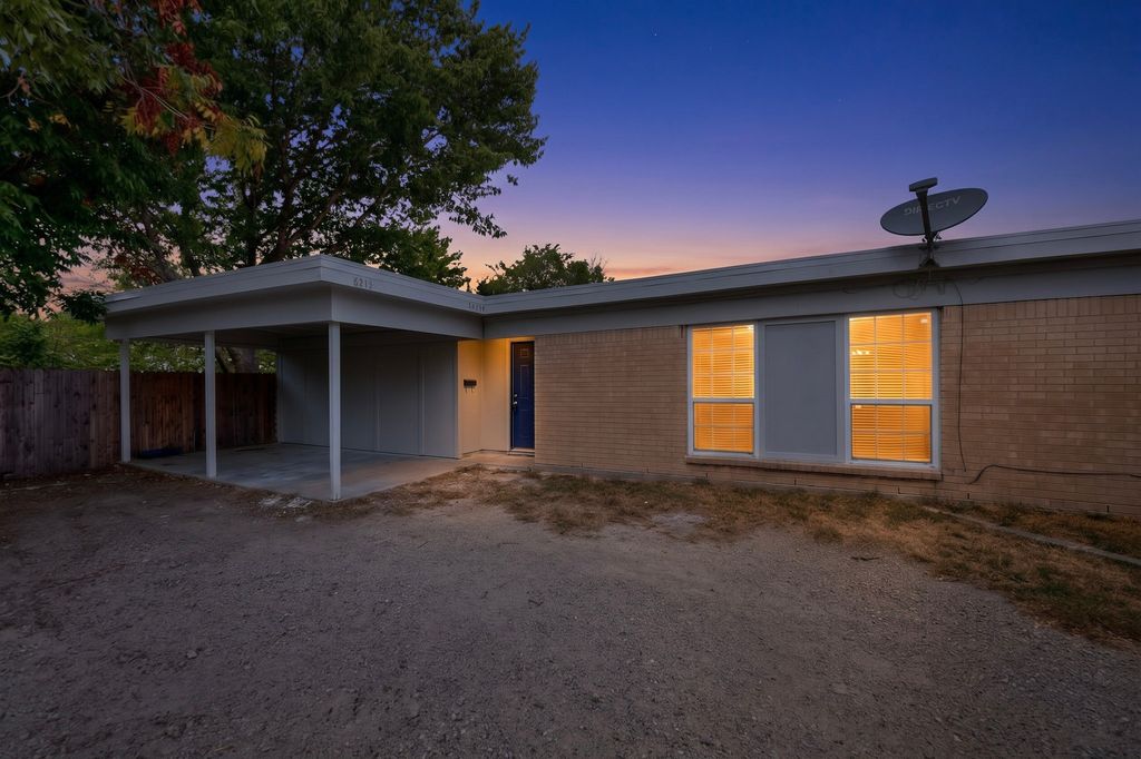 6814 Trail Lake Drive B, Fort Worth, TX 76133