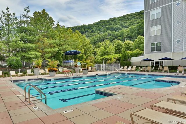 1415 ROUND POINTE Drive, Haverstraw, NY 10927