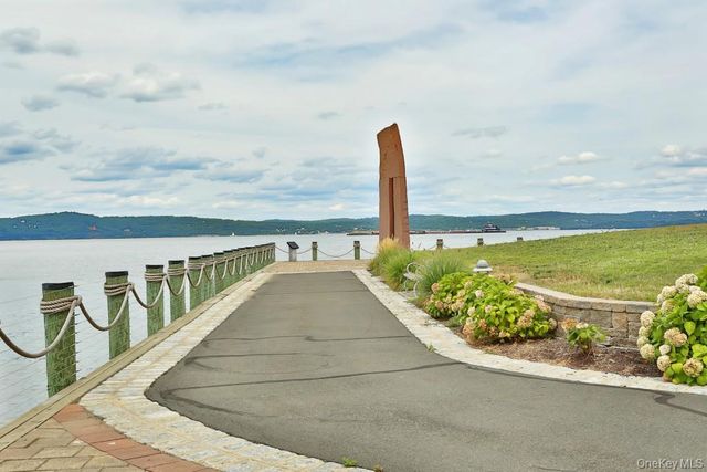 1415 ROUND POINTE Drive, Haverstraw, NY 10927