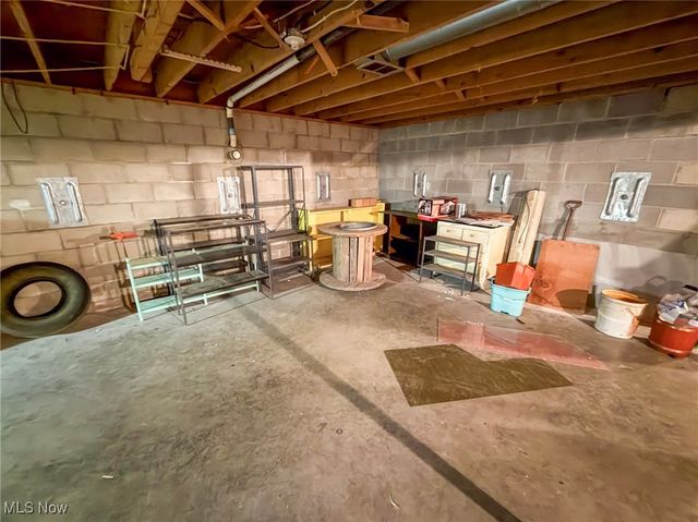 594 Center Street W, Warren, OH 44481