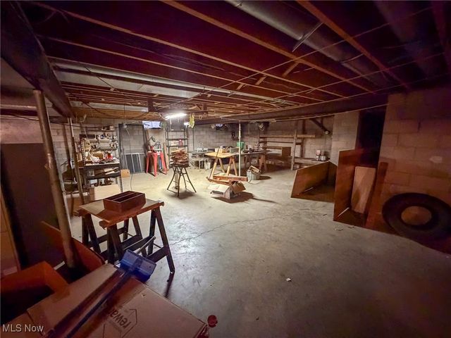 594 Center Street W, Warren, OH 44481