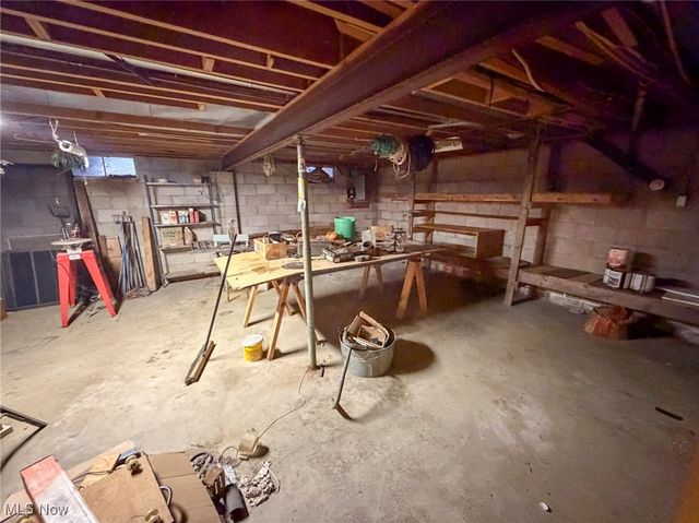 594 Center Street W, Warren, OH 44481