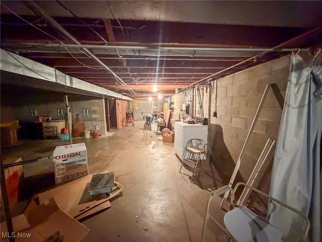 594 Center Street W, Warren, OH 44481