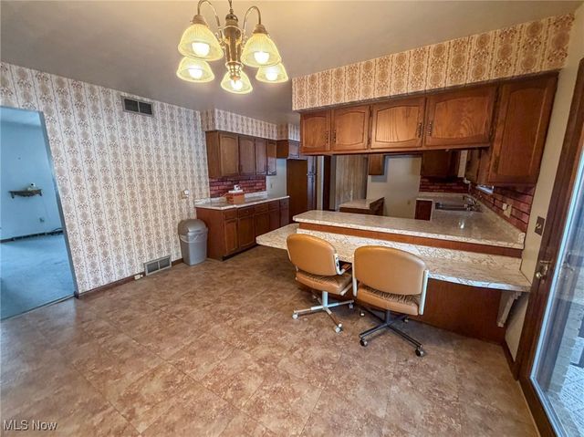 594 Center Street W, Warren, OH 44481