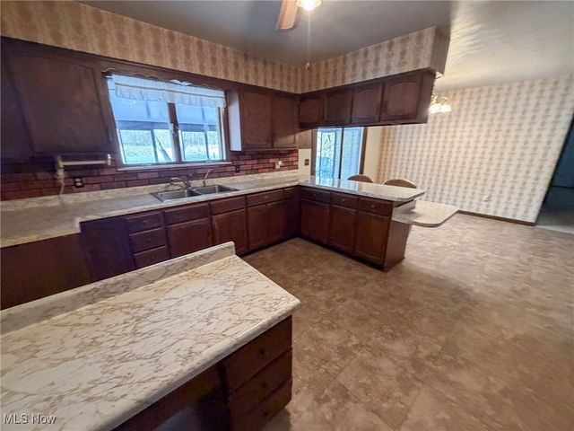 594 Center Street W, Warren, OH 44481