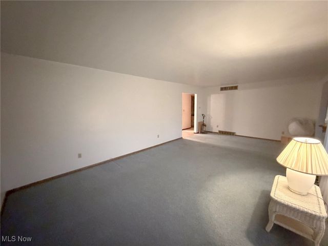 594 Center Street W, Warren, OH 44481