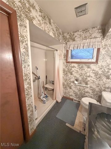 594 Center Street W, Warren, OH 44481