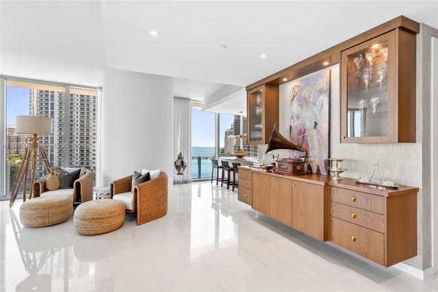 300 Biscayne Boulevard Way 901E, Miami, FL 33131