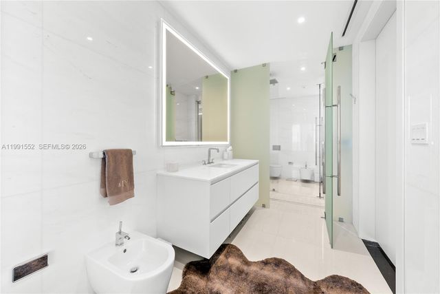 300 Biscayne Boulevard Way 901E, Miami, FL 33131