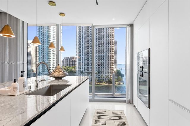 300 Biscayne Boulevard Way 901E, Miami, FL 33131