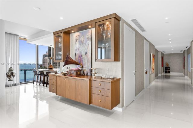 300 Biscayne Boulevard Way 901E, Miami, FL 33131