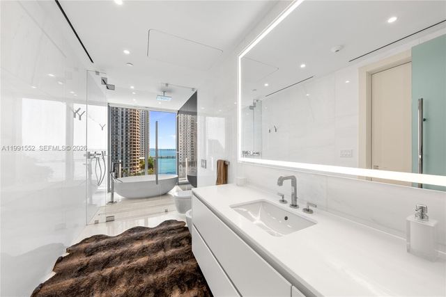 300 Biscayne Boulevard Way 901E, Miami, FL 33131