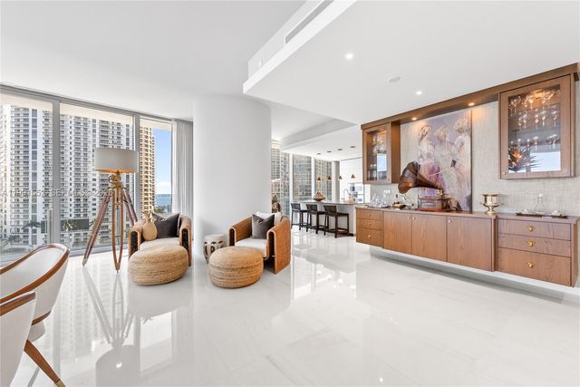 300 Biscayne Boulevard Way 901E, Miami, FL 33131