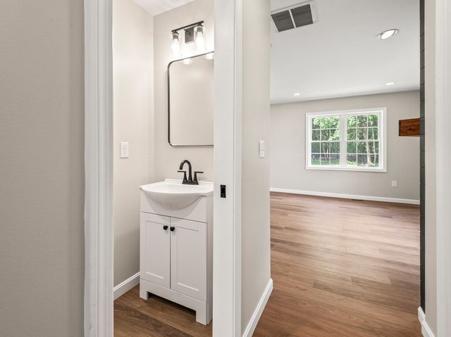 93 Rockland Road 2, Auburn, MA 01501