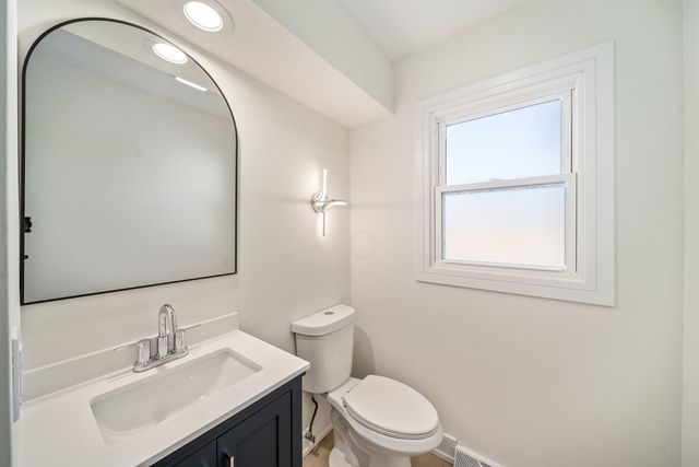 2508 W Atlantic Avenue, Waukegan, IL 60085