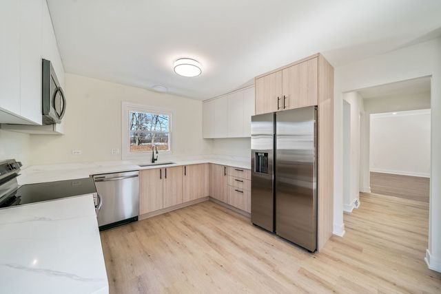 2508 W Atlantic Avenue, Waukegan, IL 60085