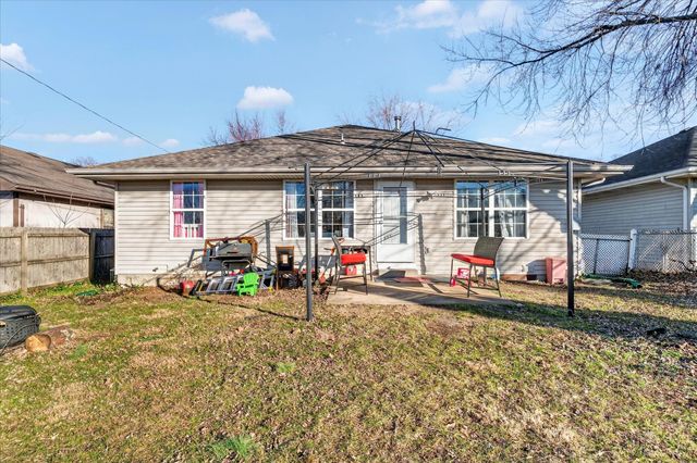 1623 N Engel Avenue, Springfield, MO 65803