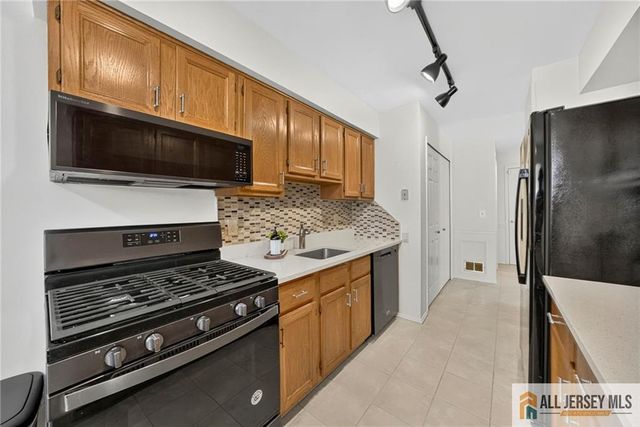 18 Estate Road, Hillsborough, NJ 08844