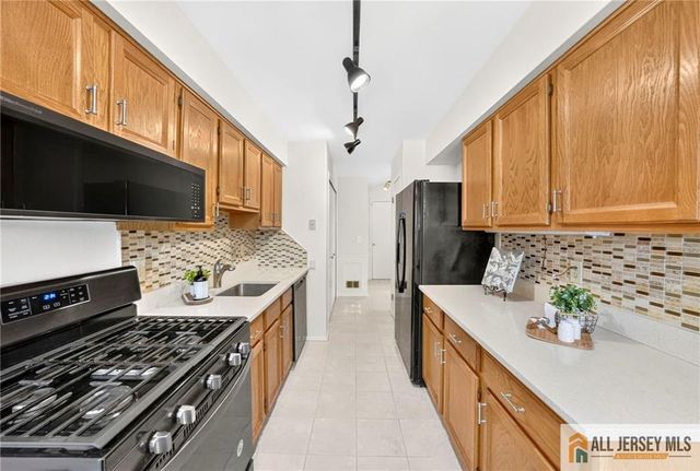 18 Estate Road, Hillsborough, NJ 08844