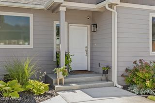 W 7506 Viewcrest Way, Yakima, WA 98908