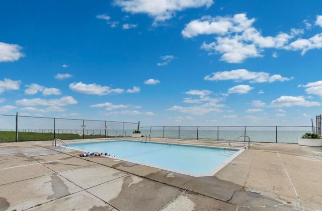 6325 N Sheridan Road 1808, Chicago, IL 60660