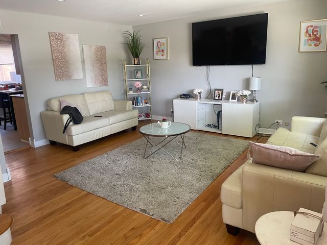 549 E LINCOLN Street 549, Mount Prospect, IL 60056