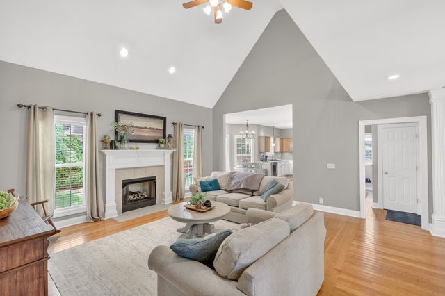 1205 Paramount Dr, Rockvale, TN 37153
