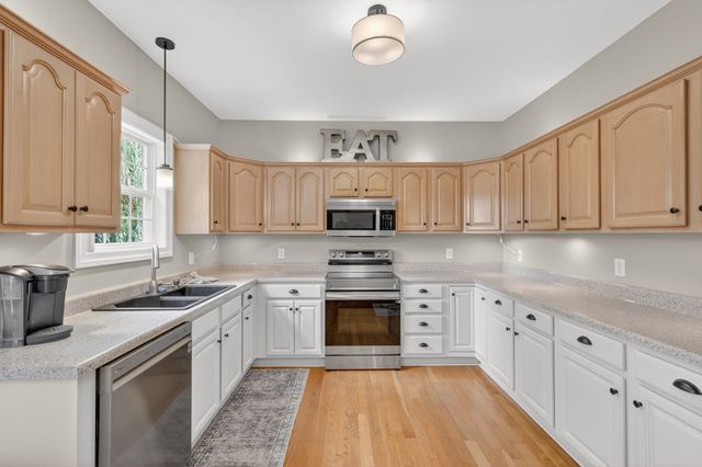 1205 Paramount Dr, Rockvale, TN 37153