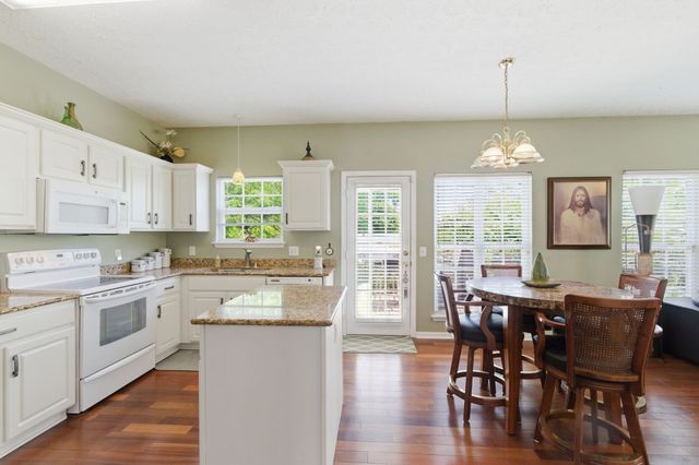 328 Moonwater Ct, Hermitage, TN 37076