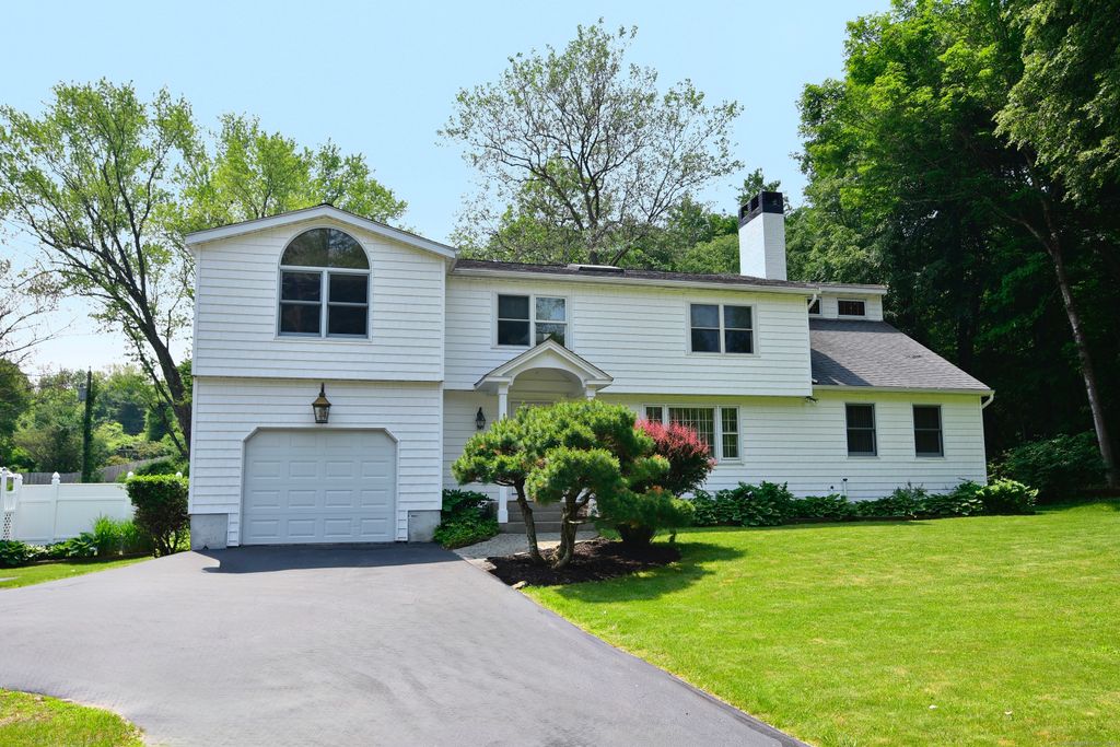 118 Putnam Road, Pomfret, CT 06259