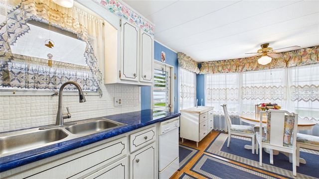 7901 40TH AVENUE N 74, St Petersburg, FL 33709