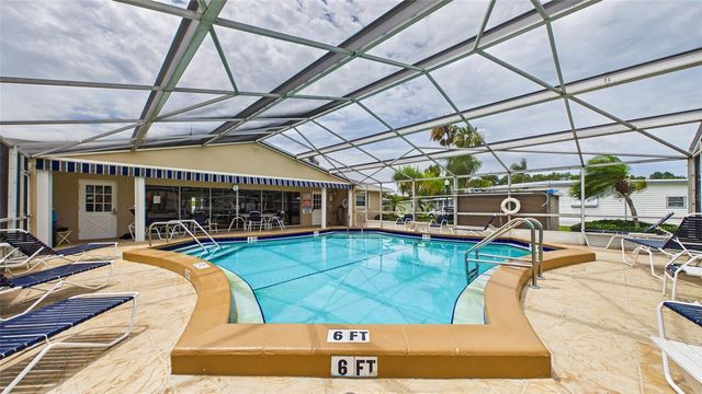 7901 40TH AVENUE N 74, St Petersburg, FL 33709