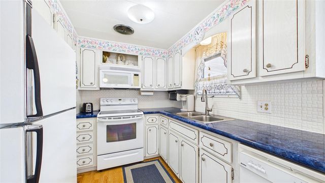 7901 40TH AVENUE N 74, St Petersburg, FL 33709