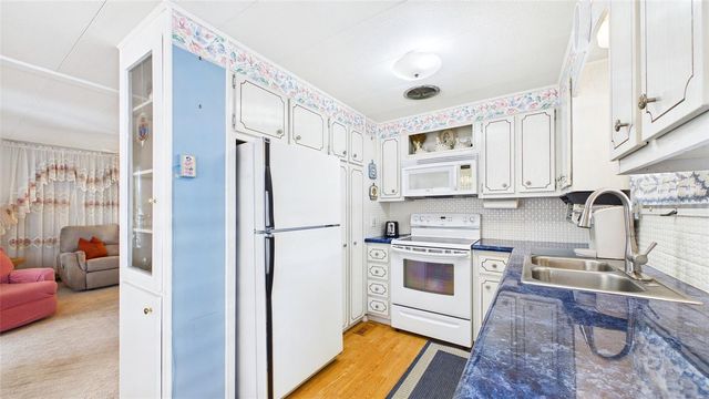 7901 40TH AVENUE N 74, St Petersburg, FL 33709