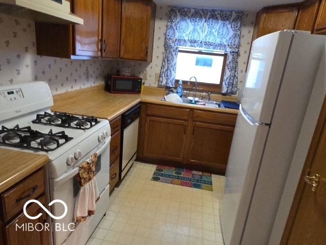 1043 Mikes Way, Greenwood, IN 46143