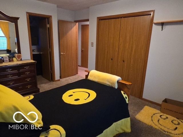 1043 Mikes Way, Greenwood, IN 46143