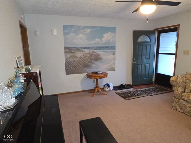 1043 Mikes Way, Greenwood, IN 46143