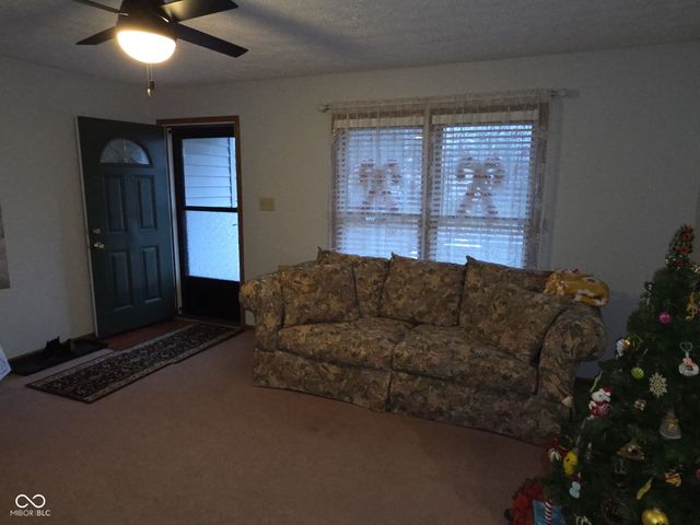 1043 Mikes Way, Greenwood, IN 46143