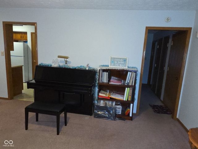 1043 Mikes Way, Greenwood, IN 46143