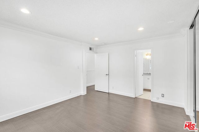 18619 COLLINS Street F19, Tarzana, CA 91356