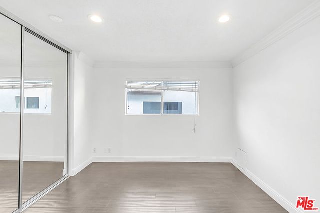 18619 COLLINS Street F19, Tarzana, CA 91356