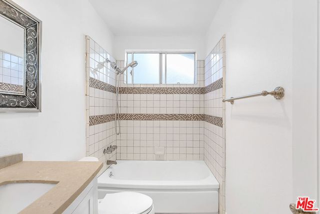 18619 COLLINS Street F19, Tarzana, CA 91356