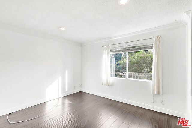 18619 COLLINS Street F19, Tarzana, CA 91356
