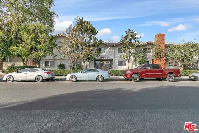 18619 COLLINS Street F19, Tarzana, CA 91356