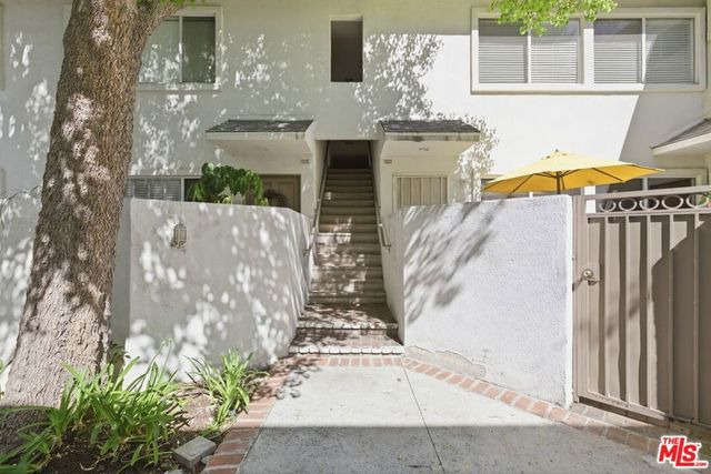 18619 COLLINS Street F19, Tarzana, CA 91356